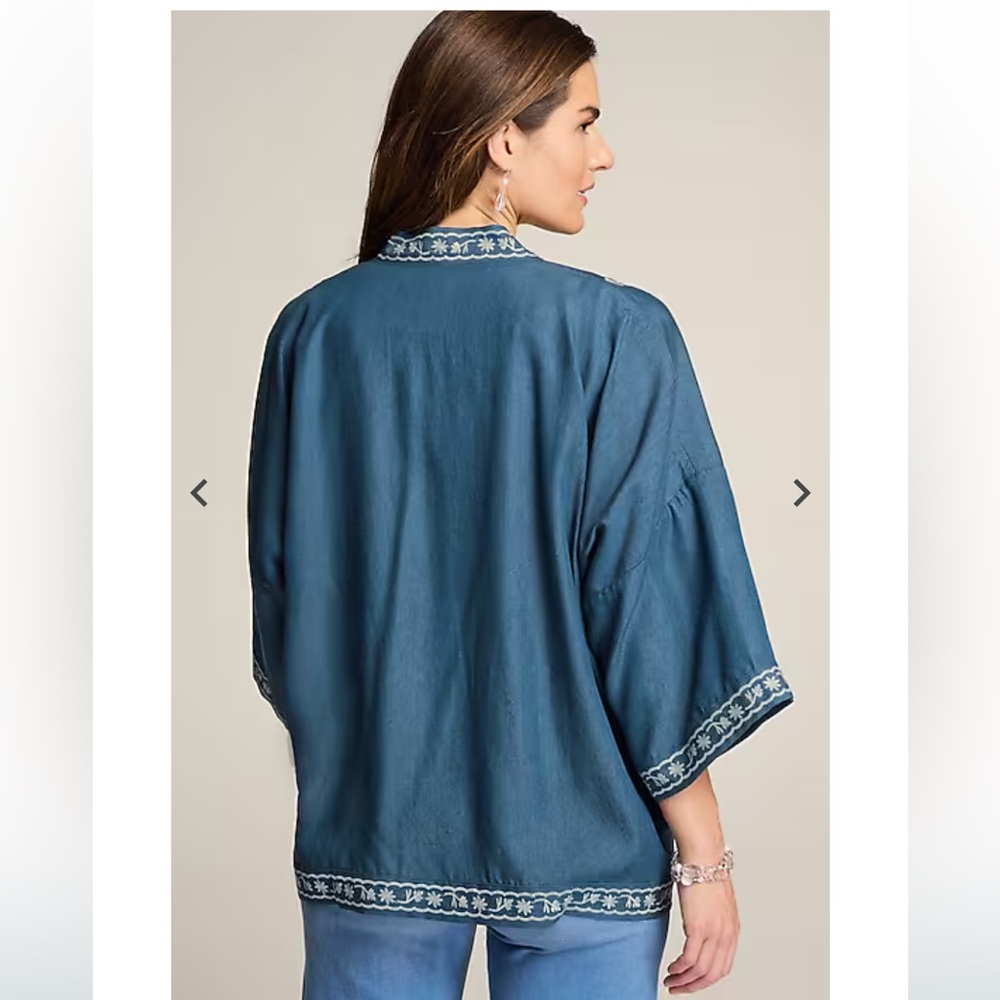 Floral-Embroidered Soft Jacket - Picture 3 of 7